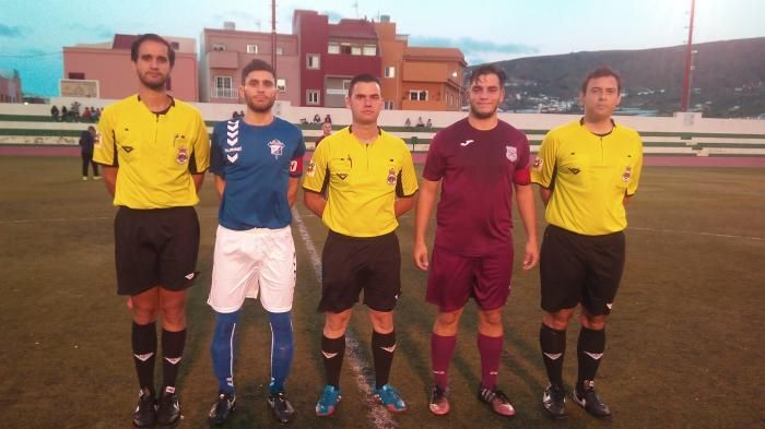 Trio arbitral y capitanes 16 4 2016