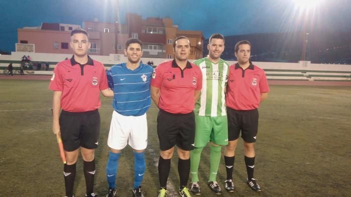 Trio arbitral y capitanes 20 5 2016