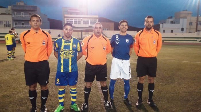 Trió arbitral y capitanes 1 4 2016