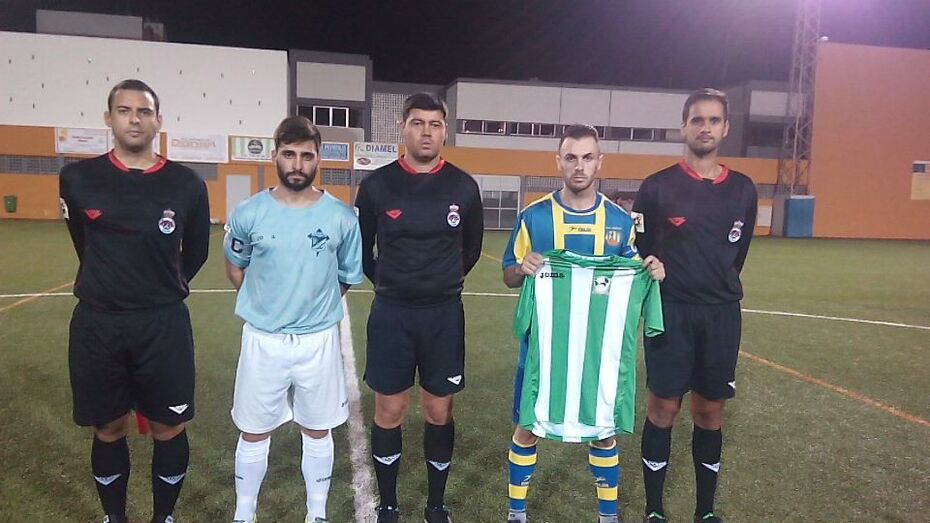 Trió arbitral y capitanes 13 11 2015