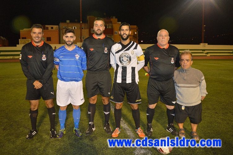 Trió arbitral y capitanes 17 11 2015