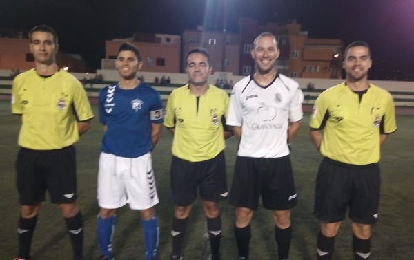 Trió arbitral y capitanes 26 9 2015