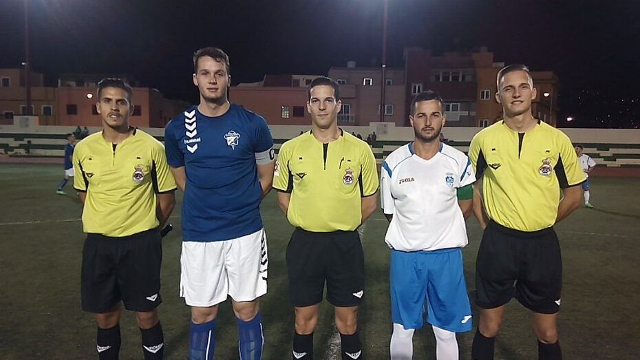 Trió arbitral y capitanes 6 11 2015