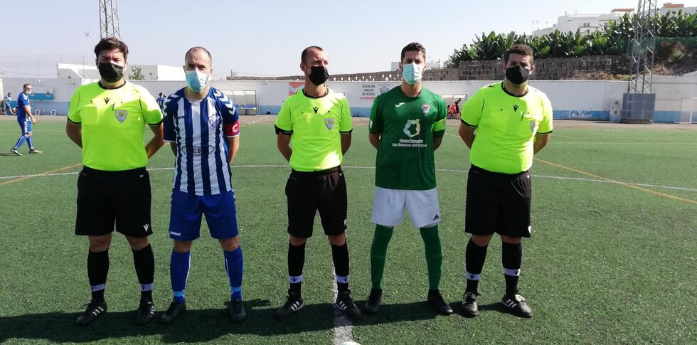 Capitanes y trió arbitral 17 10 2021