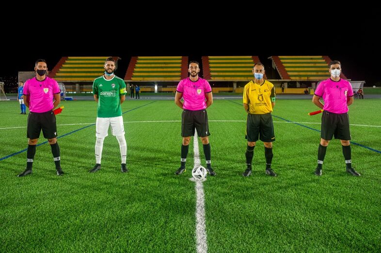 Capitanes y trió arbitral 8 10 2021