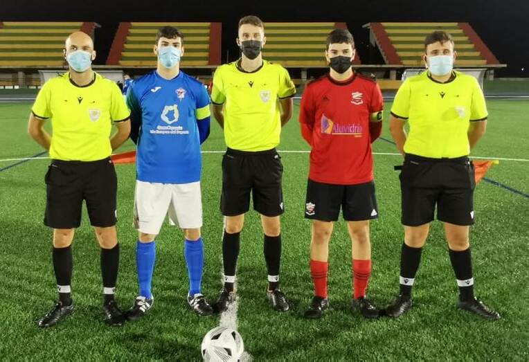 Trió arbitral y capitanes 10 12 2021