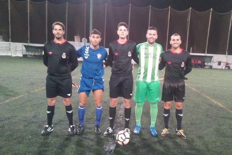 Trio arbitral y capitanes 15 9 2017