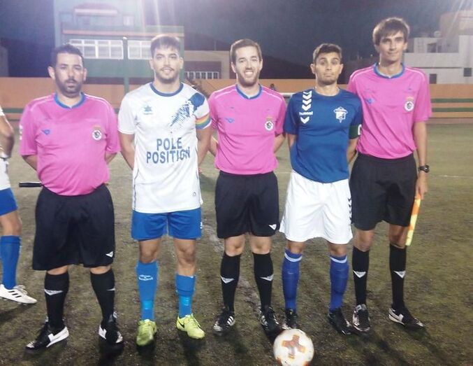 Trio arbitral y capitanes 22 9 2017