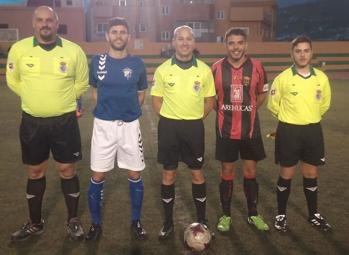 Trio arbitral y capitanes 6 4 2018