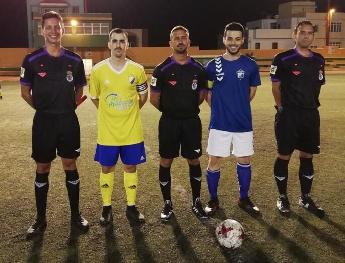 Trio arbitral y capitanes 11 10 2018