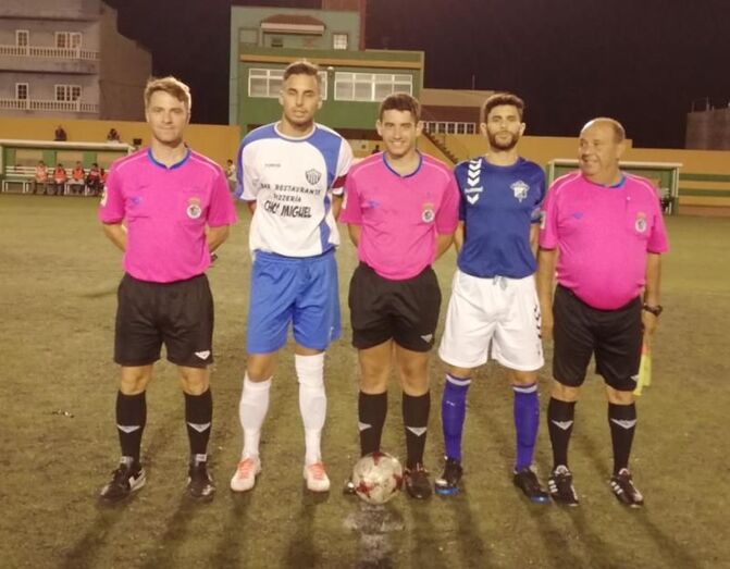 Trio arbitral y capitanes 28 9 2018