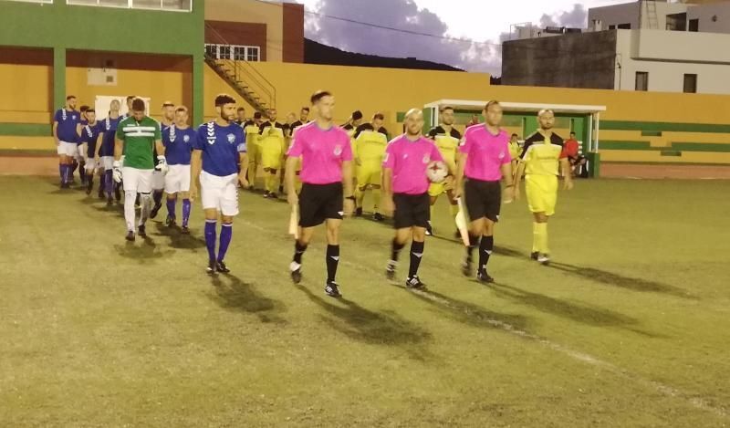 Trio arbitral y capitanes 7 9 2018
