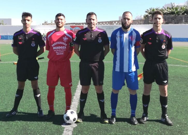 Trió arbitral y capitanes 10 2 2019