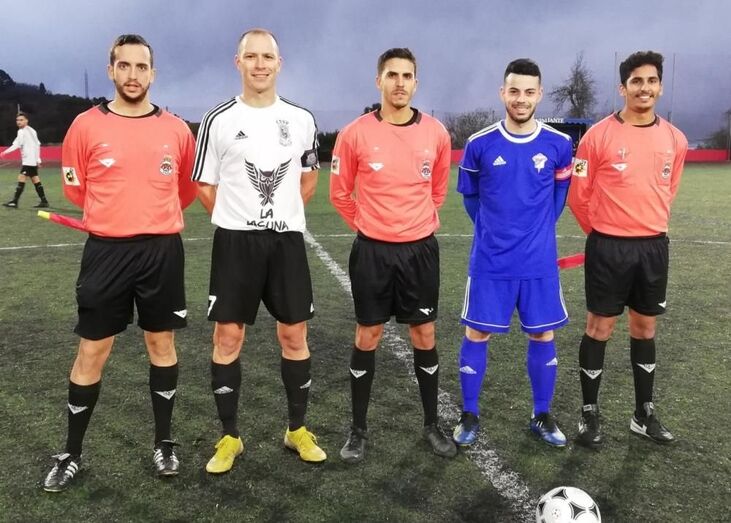 Trió arbitral y capitanes 12 4 2019