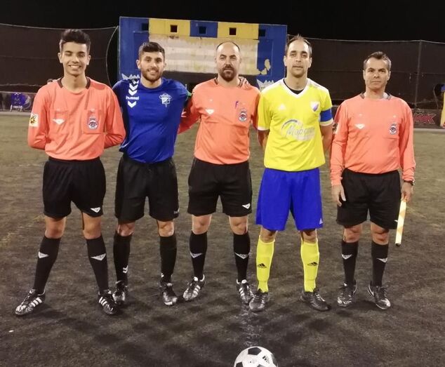 Trió arbitral y capitanes 22 2 2019