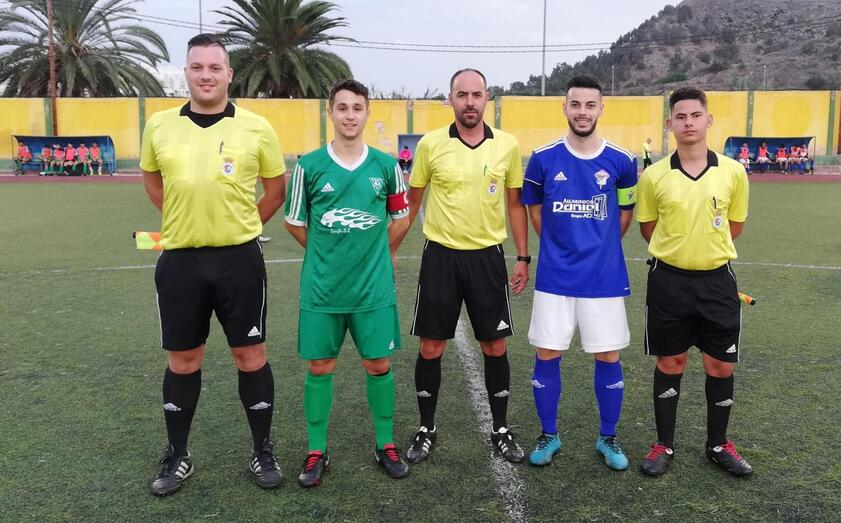 Trió arbitral y capitanes 26 10 2019