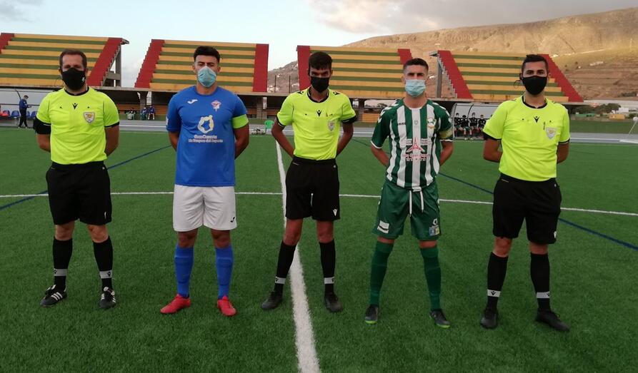 Capitanes y trió arbitral 4 6 21