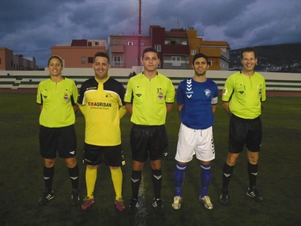 Trio arbitral y capitanes 10 4 2015