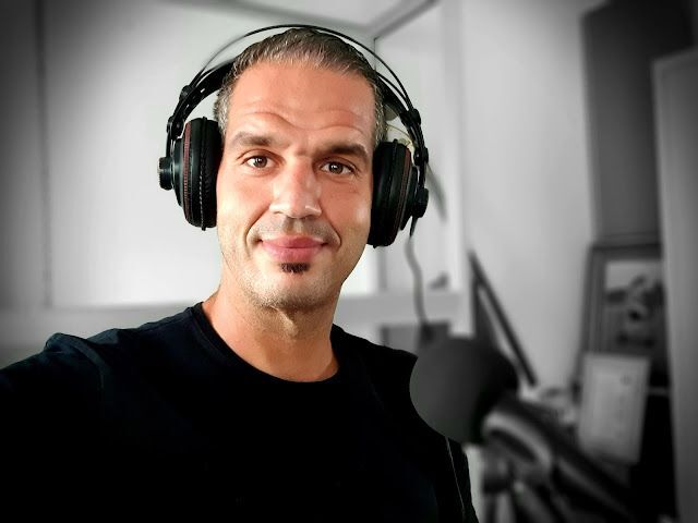 01enttrechacarasmoises