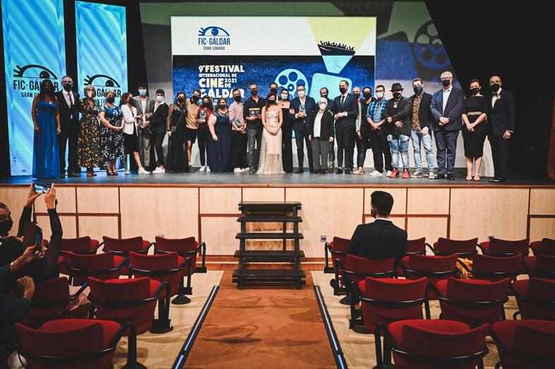 Foto de faimilia de los premiados de la IX edición de FIC Gáldar