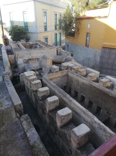 01troneracuartadelaguagaldar