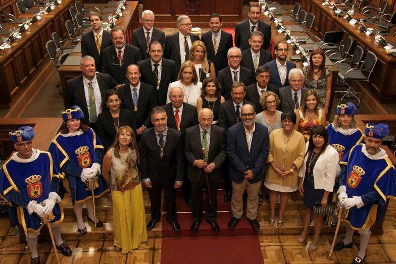 Foto familia nueva corporación Cabildo Gran Canaria 2015 2019