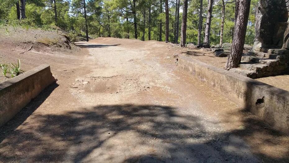 CARRETERA ACCESO AL CAMPAMENTO