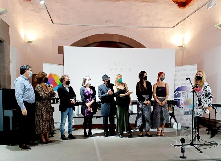 Foto exposición pintura Luz Cipriani Nereida Marcos jpg