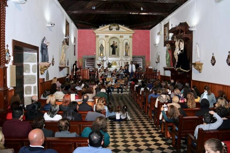 El Encuentro de Villancicos reunió en el pueblo de Mogán a unas 200 personas