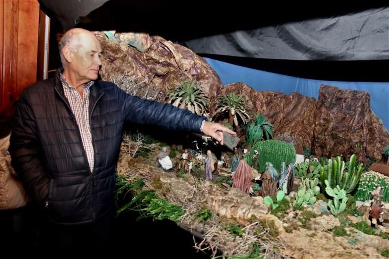 Emilio García el belenista que ha realizado el Belén Ornamental de Mogán
