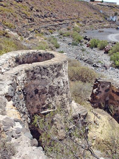 RESTOS MOLINO DE AGUA EN GUAYADEQUE
