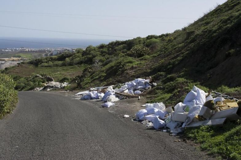 Vertidos carretera Sima de Jinámar