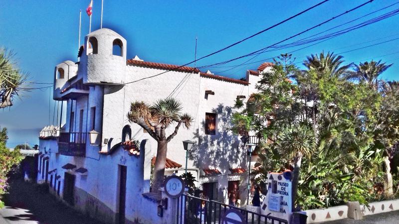 fachada principal del museo de piedras de Ingenio
