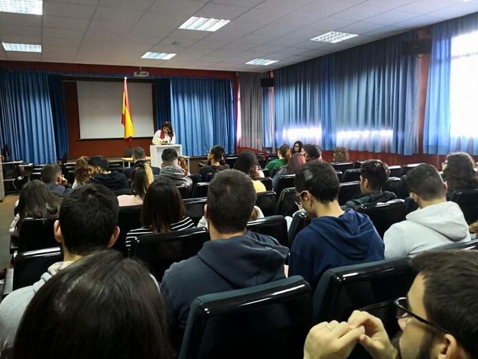 lectura dia del libro CIFP Cruz de Piedra