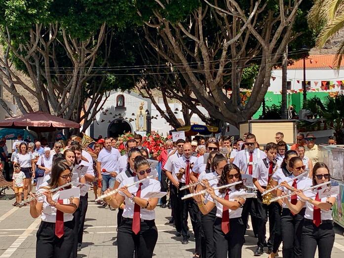 Procesión Virgen de Fátima en la plaza de Veneguera