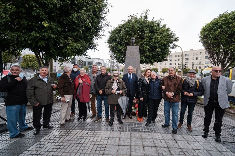 Las Palmas de Gran Canaria (04.04.22). Ofrenda floral ante el busto de Felo MonzónCabildo de Gran Canaria. ©Angel Medina G.