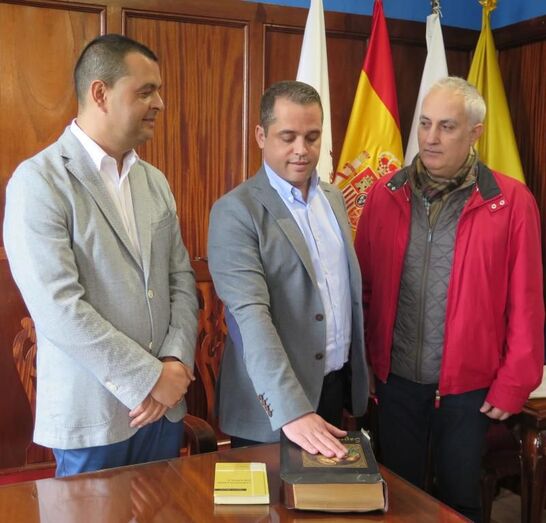 TOMA POSESIÓN CONCEJAL CESAR MEDINA ROSALES EN PLENO