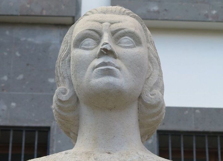 BUSTO LUJÁN PEREZ 2