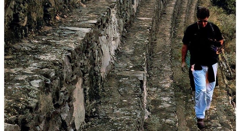 A lo largo del año hidráulico 19-20 hemos continuado exponiendo, con sentido profundo, el valor cultural de algunas obras hidráulicas de nuestra antigua agricultura: el Estanque (en cueva) de San Rafael, cuyos pilares son arquitectura de una dignidad indescriptible; la Presa del Pintor, una colosal presa de gravedad con planta ligeramente curvada y cuerpo de mampostería que cierra el cauce y domina el paisaje; un repaso a las extraordinarias piezas del museo de agua del Cortijo de Samsó, afectadas por el gran incendio de 'Valleseco' en 2019; y una defensa personal de la relevancia de todas las cantoneras construidas en Gran Canaria, hitos geográficos de nuestra Agricultura.     