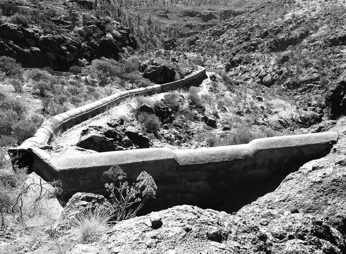 Presa de derivación y su canal hasta Chira