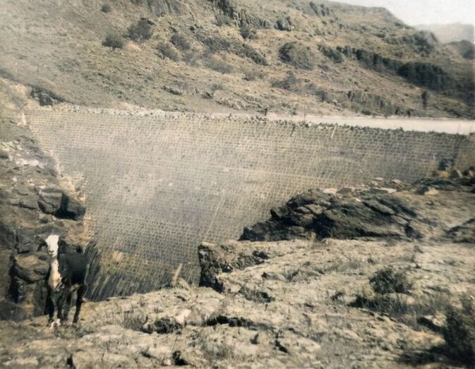 Presa de Chira en construcción [FMB] 