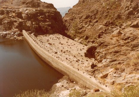 El muro primitivo con embalse casi lleno [SGOP]