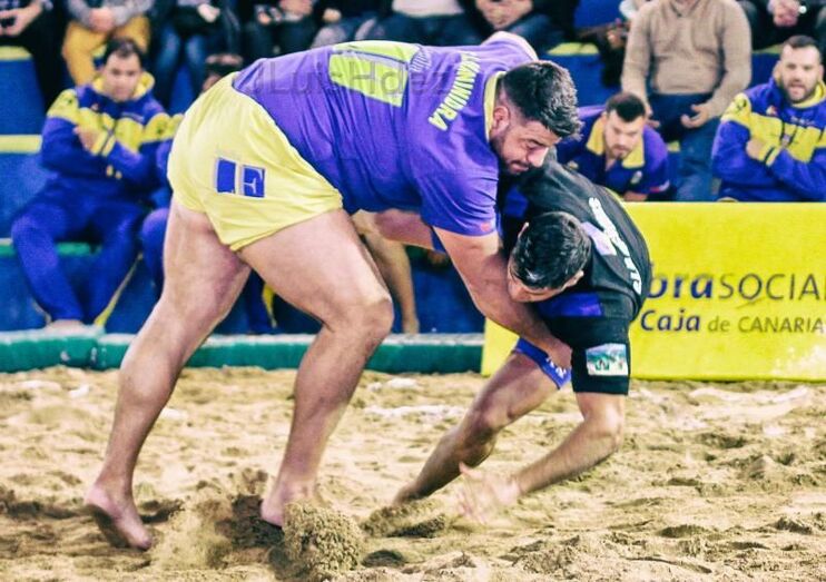 Añaterve Abreu tumba a Carmelo Rguez del Toro