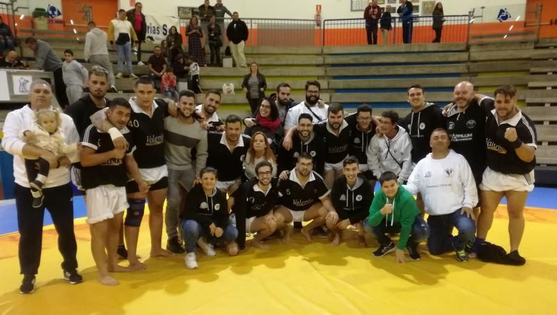 Castro Morales Macrofit festeja en La gallera su pase a la final