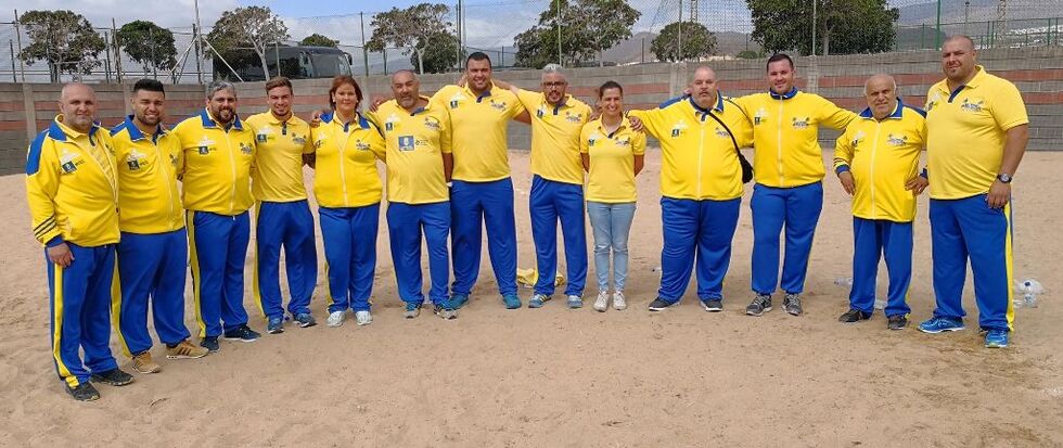 Cuadro de monitores de la Escuelas de Lucha Canaria en Gran Canaria con sus dos organizaadores Rayco Ramírez y Benaiga de Felipe