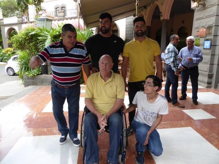 Pollos de Moya I II III y IV con Samuel hijo del Pollo20 de Moya I