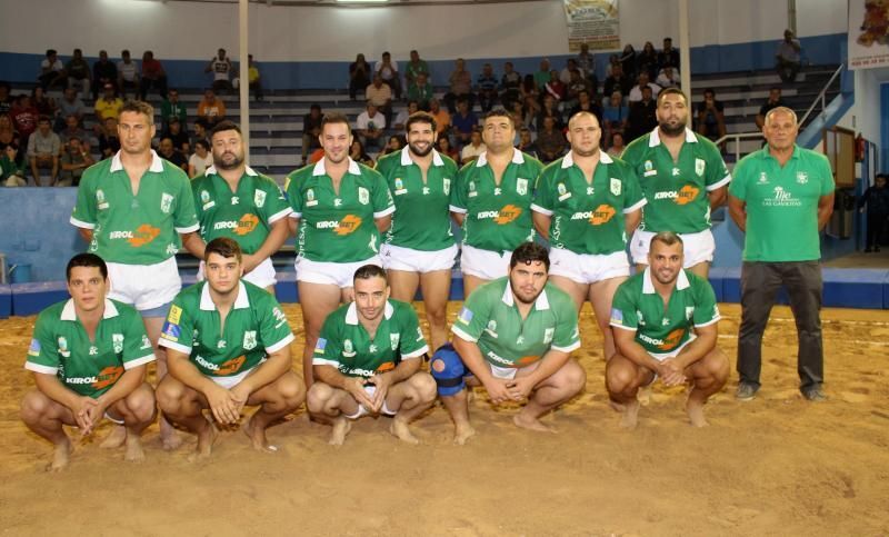 Estrellla con Tonono Pérez20 de Mandador por sanción de Francisco BethencourtFoto Pedro Reyes
