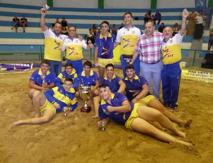 Festejo del título de cadete del Maninidra Familia López Fabelo