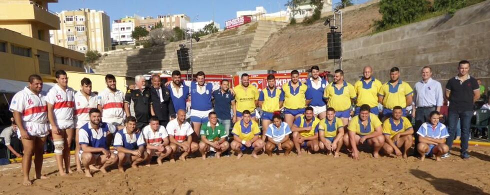 Los dos combinados con las autoridades