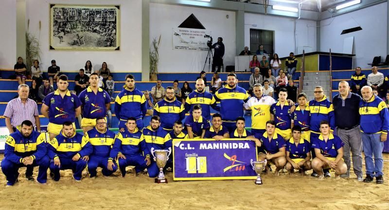 Maninidra con el plantel cadete campeón de Canarias 2017Foto R Morenojpg